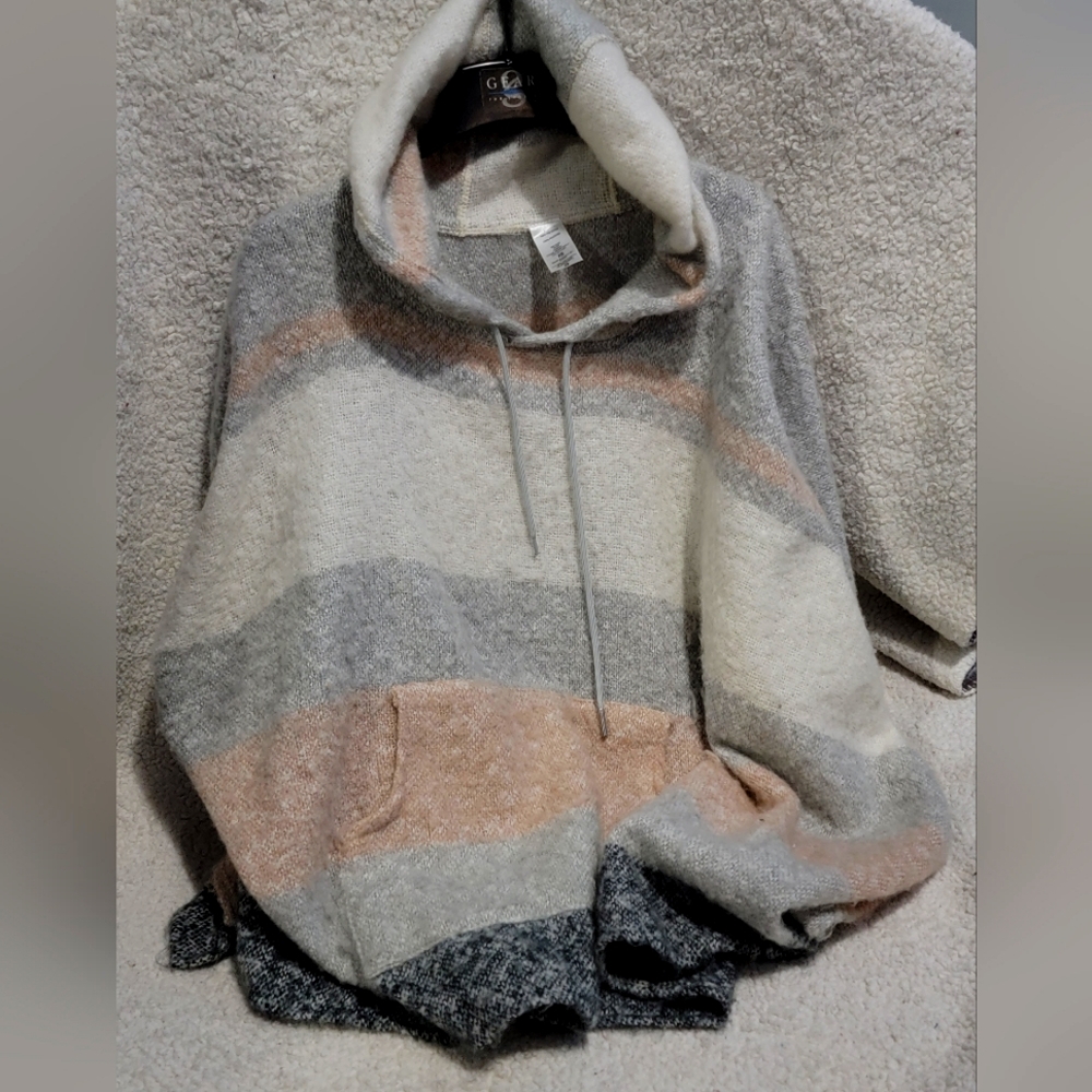 Poncho Like New. Super Soft. With hood and big front picket. Size S/M